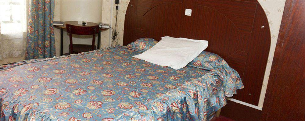 Hotel Maillot Нёйи-сюр-Сен Экстерьер фото