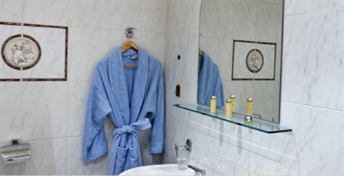 Hotel Maillot Нёйи-сюр-Сен Экстерьер фото