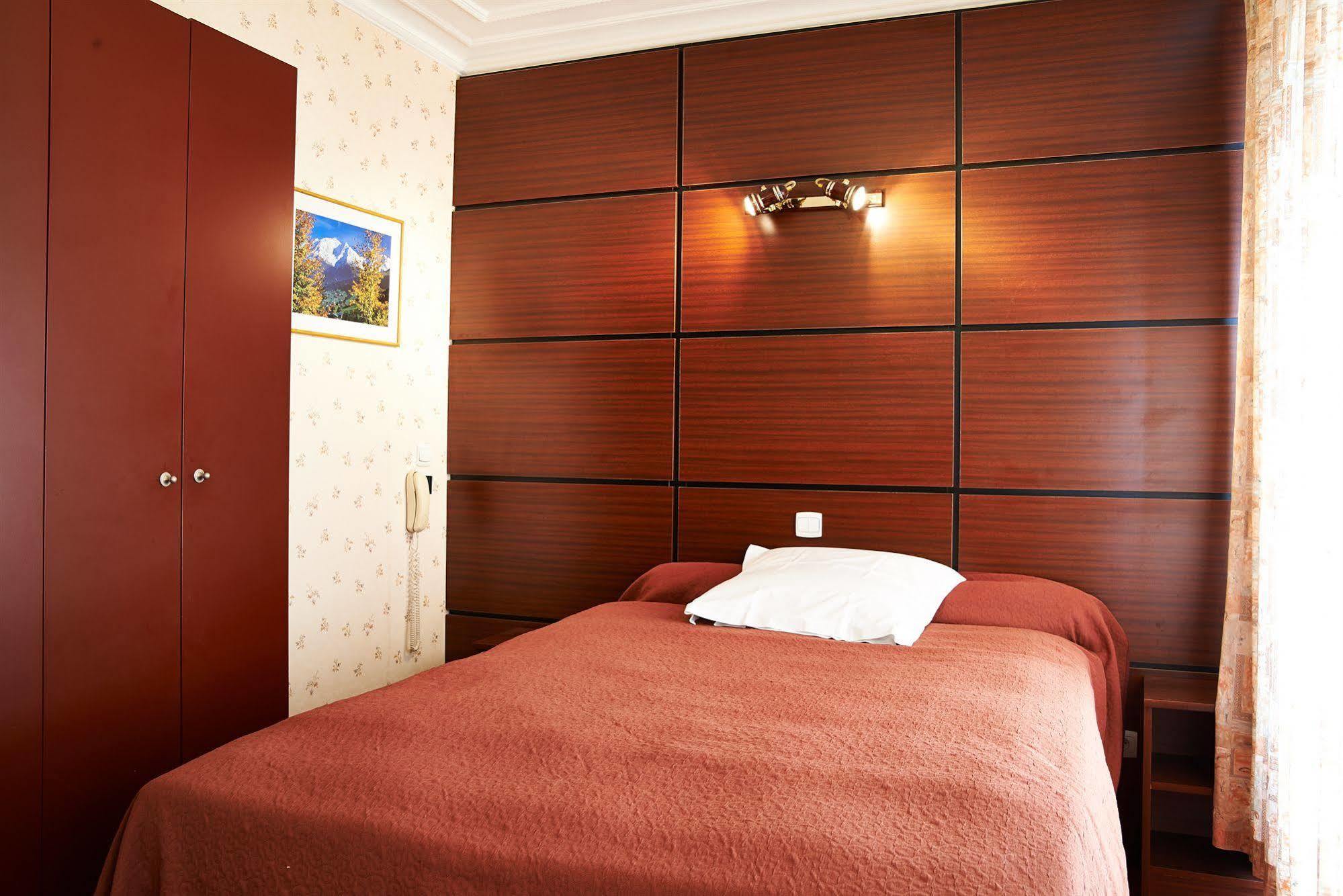 Hotel Maillot Нёйи-сюр-Сен Экстерьер фото