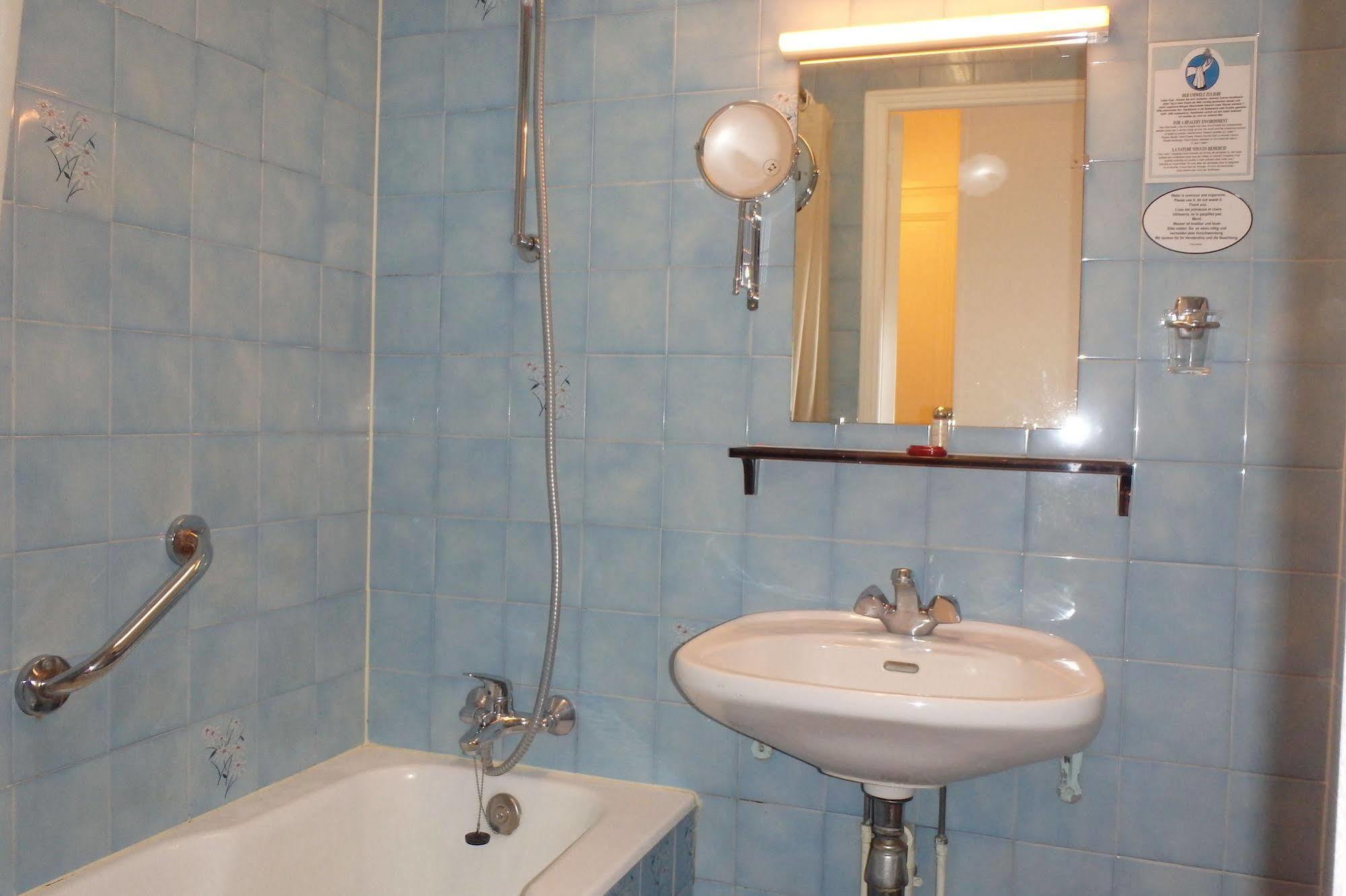 Hotel Maillot Нёйи-сюр-Сен Экстерьер фото